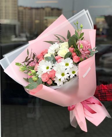 Букет цветов из: Розы, Лизиантусы и Хризантемы в Биракане